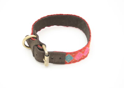 Boho Hundehalsband aus antikem peruanischem Textil – [Rot/Beige]
